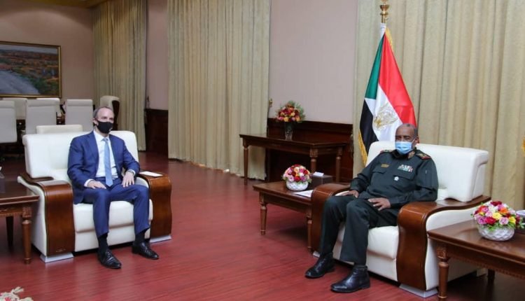 ماذا قال البرهان لوزير خارجية بريطانيا عن الاوضاع في السودان والخرطوم تُذكِره بمعلومة خطيرة عن الحدود مع اثيوبيا