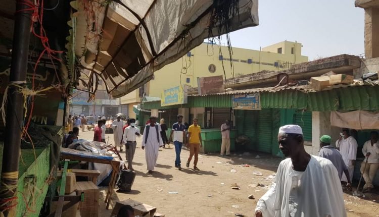 عاجل: تجدد الاحتجاجات في القضارف واعتداء متفلتون “بالسواطير” على السوق وتجار يغلقون محالهم