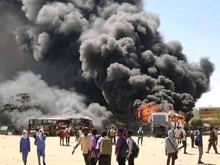 بالصور والفيديو..انفجار الأوضاع في تظاهرات ضد الغلاء والجوع في الابيض .. عمليات حرق ونهب والشرطة تطلق قنابل الغاز المسيل للدموع