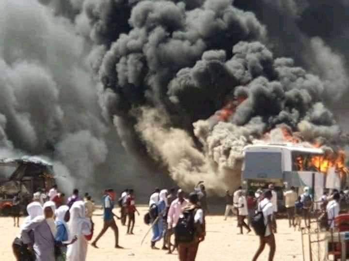 بالصور والفيديو..انفجار الأوضاع في تظاهرات ضد الغلاء والجوع في الابيض .. عمليات حرق ونهب والشرطة تطلق قنابل الغاز المسيل للدموع