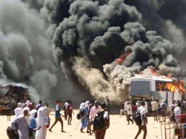 بالصور والفيديو..انفجار الأوضاع في تظاهرات ضد الغلاء والجوع في الابيض .. عمليات حرق ونهب والشرطة تطلق قنابل الغاز المسيل للدموع