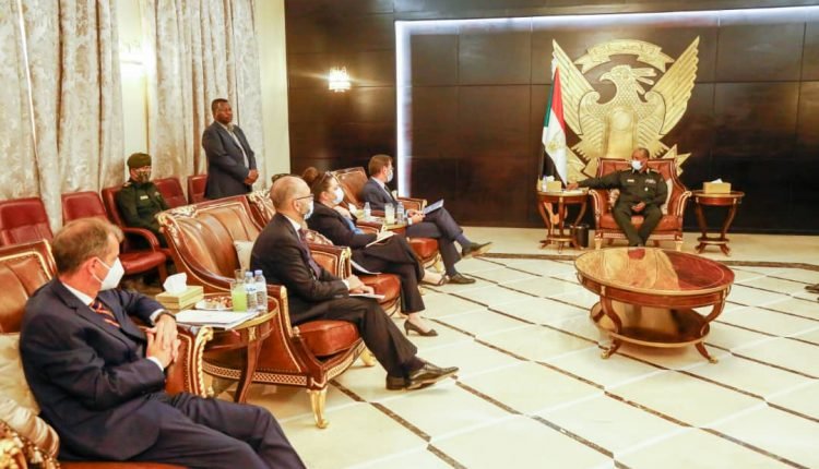 تفاصيل لقاء بين البرهان وسفراء الاتحاد الاوروبي  وهذا ما دار عن دور الجيش في الفترة الانتقالية