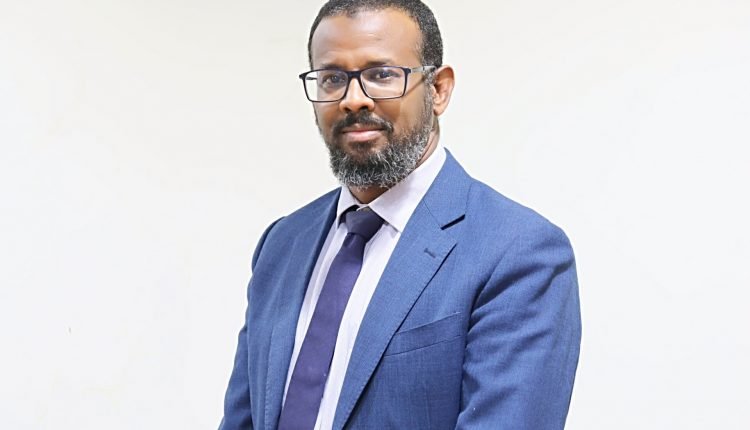 وزير سابق يكشف عن خارطة طريق جديدة عن الحكم المدني