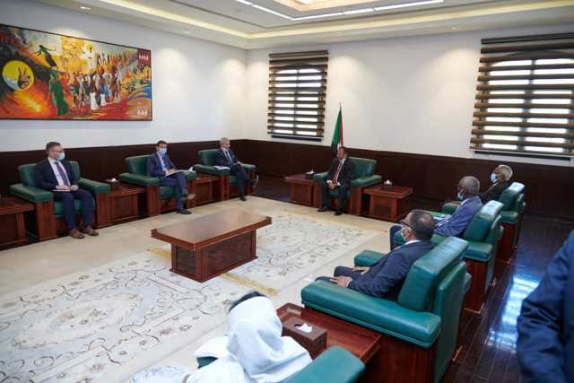 حمدوك يبلغ مبعوث الاتحاد الاوروبي موقف السودان من الحرب مع اثيوبيا ويحذر من كارثة بسبب سد النهضة