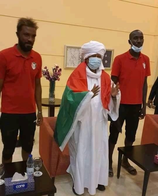 المنتخب الوطني يضع السودان في الصدارة وحمدوك يتوشح مع صقور الجديان علم الجدارة
