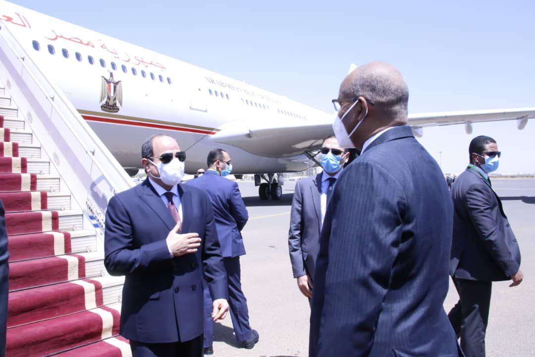عاجل .. لقاء مغلق بين البرهان والسيسي بالقصر الرئاسي بالخرطوم عقب مراسم استقبال رسمية(صور)