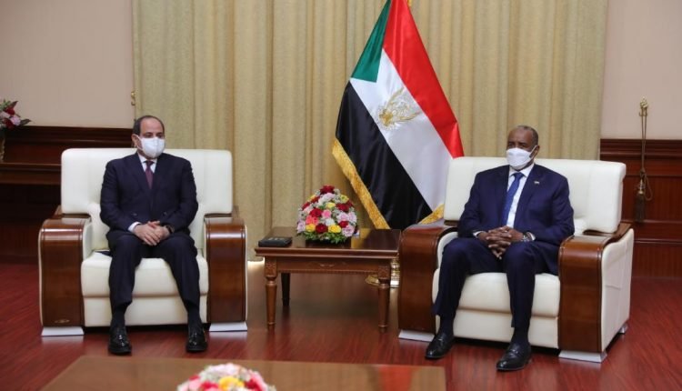 عاجل .. لقاء مغلق بين البرهان والسيسي بالقصر الرئاسي بالخرطوم عقب مراسم استقبال رسمية(صور)