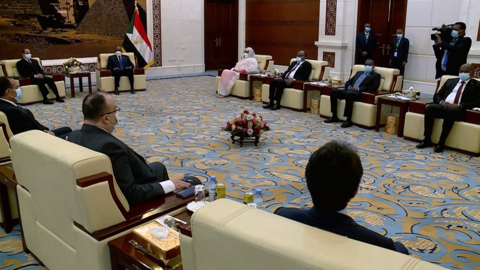 عاجل .. اتفاق بين البرهان والسيسي بشأن ازمة سد النهضة والحدود مع اثيوبيا في مباحثات بالقصر الرئاسي بالخرطوم عاجل .. اتفاق بين البرهان والسيسي بشأن ازمة سد النهضة والحدود مع اثيوبيا في مباحثات بالقصر الرئاسي بالخرطوم