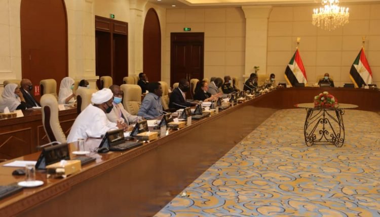 وزراء في السودان يصوتون ضد إلغاء قانون مقاطعة اسرائيل بينهم وزيرة الخارجية
