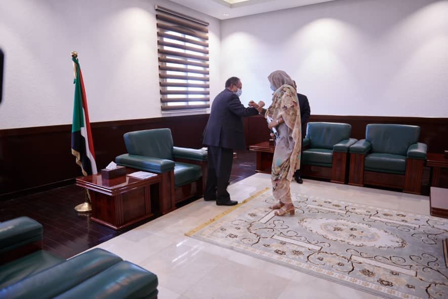 حمدوك يلتقي فريق التفاوض لرفع اسم السودان من قائمة الإرهاب ويتسلم تقريرا بعد 6 أشهر