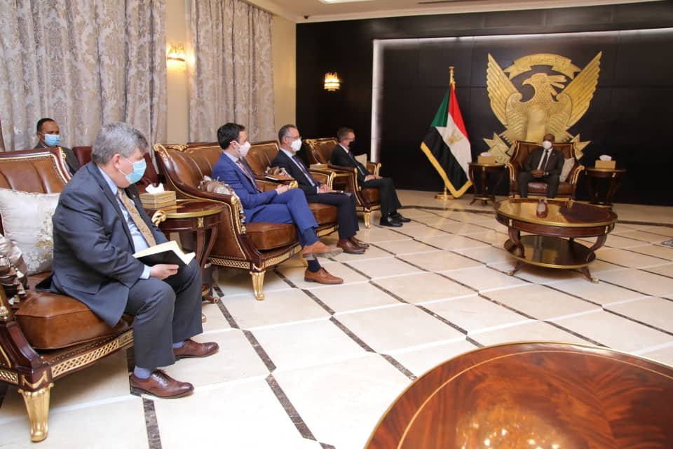 عاجل.. مباحثات بين البرهان ومبعوث الرئيس الامريكي للقرن الافريقي .. ماذا دار حول ازمة سد النهضة والحدود