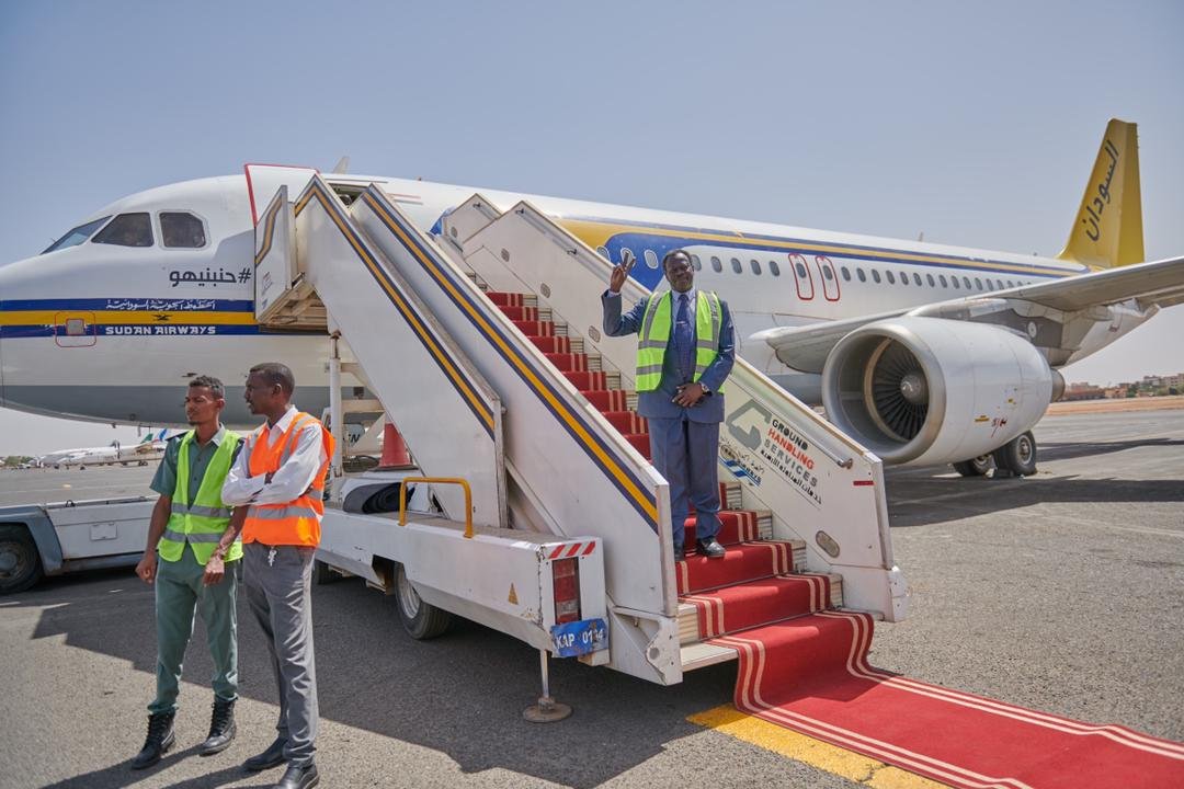 على متن طائرة (حنبنيهو) .. حمدوك يغادر إلى جوبا لحضور حدثين مهمين للسودان وجنوب السودان على متن طائرة (حنبنيهو) .. حمدوك يغادر إلى جوبا لحضور حدثين مهمين للسودان وجنوب السودان