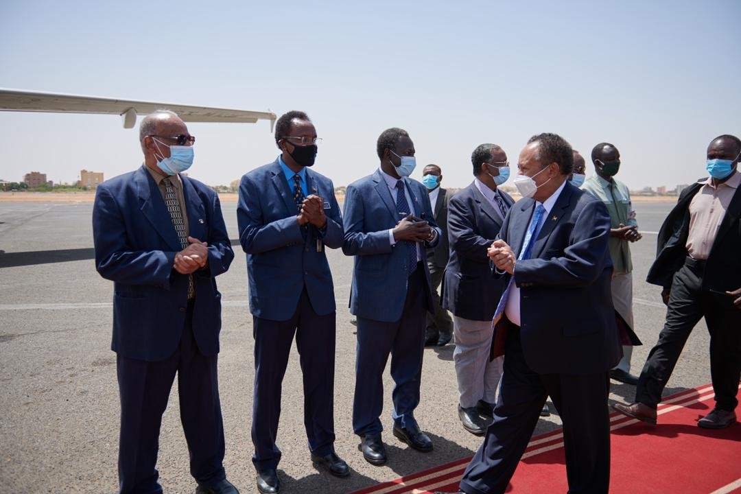 على متن طائرة (حنبنيهو) .. حمدوك يغادر إلى جوبا لحضور حدثين مهمين للسودان وجنوب السودان