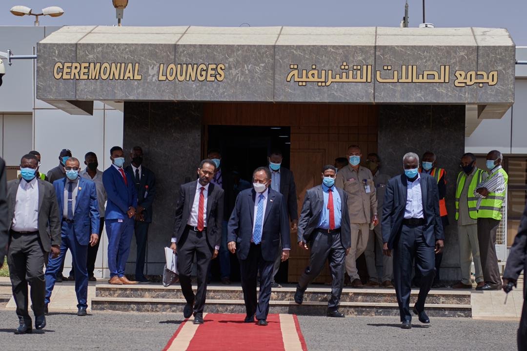 على متن طائرة (حنبنيهو) .. حمدوك يغادر إلى جوبا لحضور حدثين مهمين للسودان وجنوب السودان على متن طائرة (حنبنيهو) .. حمدوك يغادر إلى جوبا لحضور حدثين مهمين للسودان وجنوب السودان