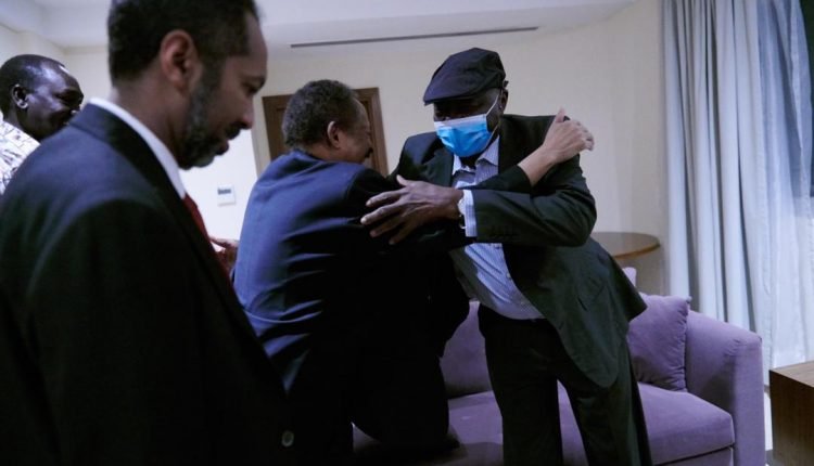 مسؤول بمجلس الوزراء يكشف عن هيكل جديد لفريق التفاوض وحمدوك في لقاء ودي مع الحلو .. حتى لا تبقى طلقة واحدة ولا مظلمة في السودان