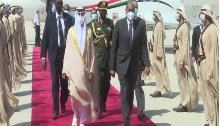 البرهان في زيارة رسمية الى الامارات لمدة يومين .. ماذا وراء الرحلة المفاجئة ؟