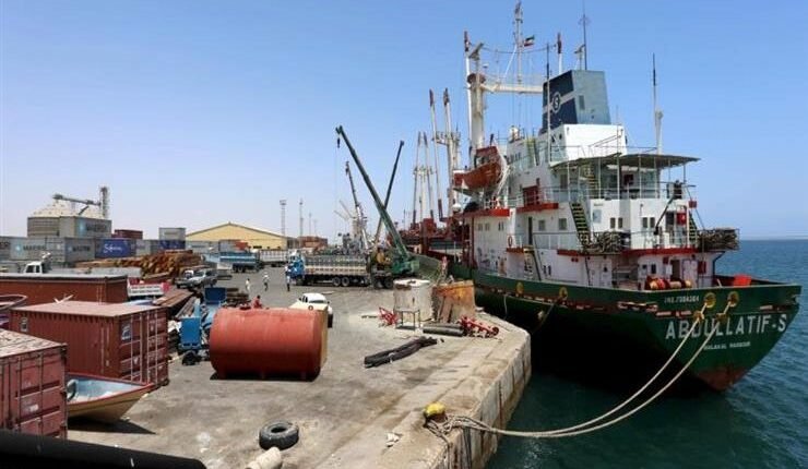 مدير الميناء الجنوبي يكشف عن خسائر كبيرة  ويعلن عن توقف عمليات الشحن والتفريغ تماما جراء الإغلاق