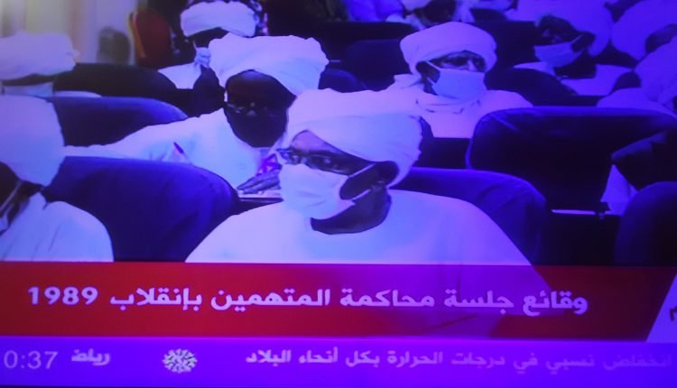 عاجل: ممثل النيابة يتهم محامي الدفاع عن متهمي انقلاب الانقاذ بالاستهتار وتعطيل المحاكمة والدفاع يتصدى ويهدد بفتح بلاغ والمحكمة تتدخل