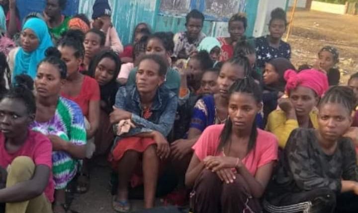 السودان .. تحرير عشرات الفتيات من قبضة عصابة إتجار بالبشر بولاية حدودية