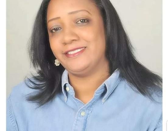 دعت للإستعانة بـ(صديق) .. تدوينة مثيرة تجلب الغضب على (ناشطة) سودانية