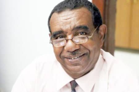 عالم فلك سوداني شهير يلجأ إلى الطبيب النفسي علي بلدو لعلاجه من مرض غريب عالم فلك سوداني شهير يلجأ إلى الطبيب النفسي علي بلدو لعلاجه من مرض غريب