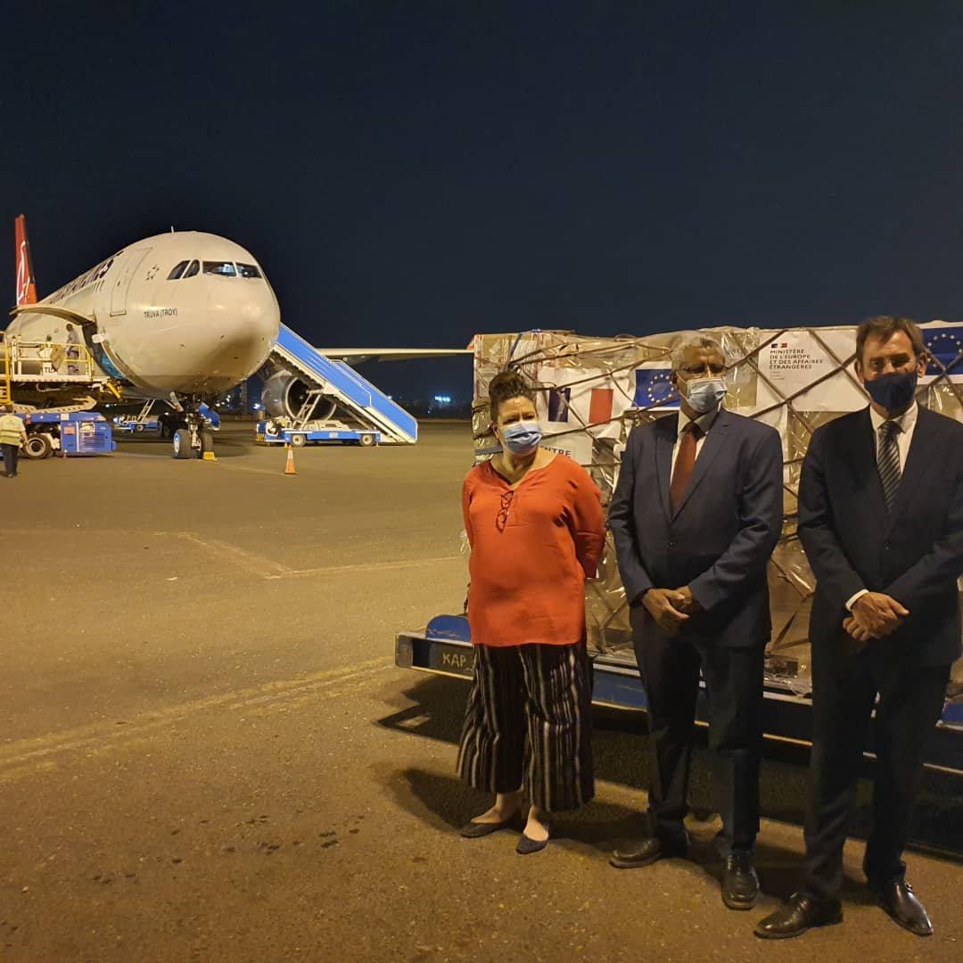 وصول منحة فرنسية من حزمة دعم أوروبي بأطنان من المعدات للتصدي لـ(كورونا) في السودان وصول منحة فرنسية من حزمة دعم أوروبي بأطنان من المعدات للتصدي لـ(كورونا) في السودان