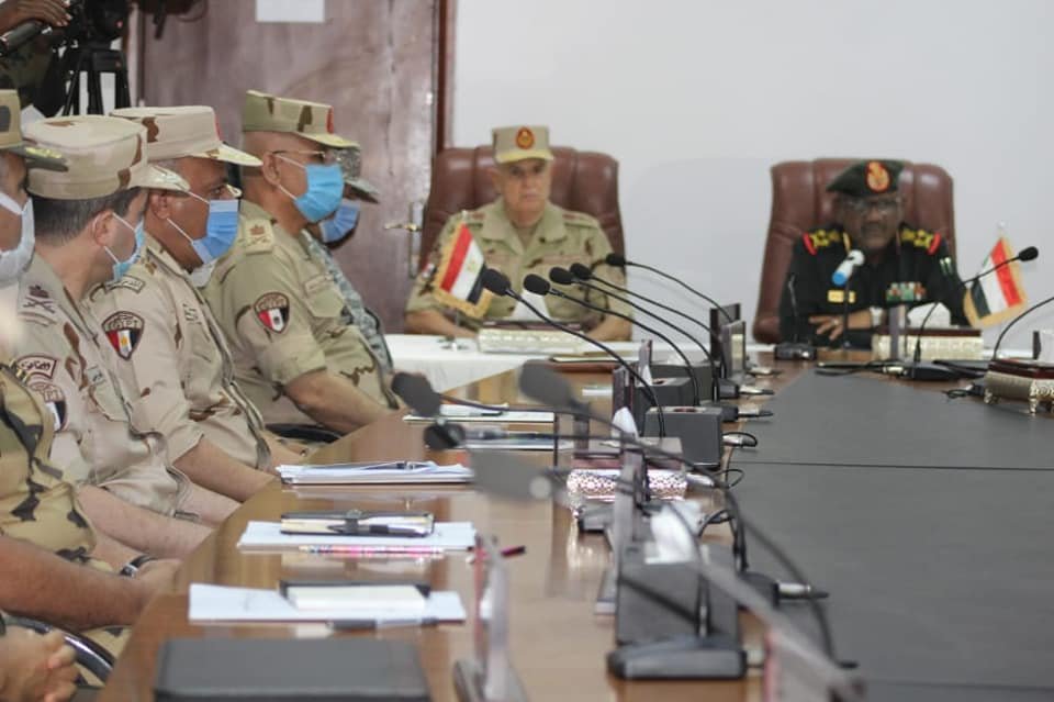 السودان ومصر يوقعان مذكرة تفاهم للتعاون العسكري بين الجيشين في مباحثات بالخرطوم (صور)