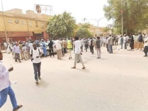 السودان..بالصور .. تغطية كاملة لـ(مليونية) 3 يونيو .. وزير الداخلية يغرد.. والشرطة تفاجئ الثوار بتوزيع المياه