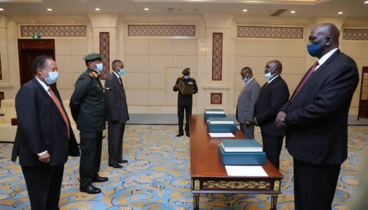 السودان.. الولاة الجدد يؤدون القسم ويتعهدون برفع الضائقة المعيشية عن المواطنين
