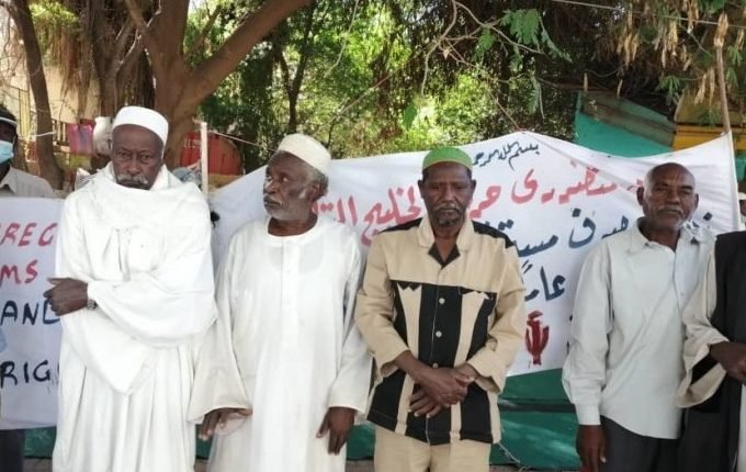 متضررو حرب الخليج يضغطون الحكومة لدفع مستحقاتهم ويتهمونها بعدم الشفافية والمماطلة ويهددون البرهان وحمدوك بالتصعيد