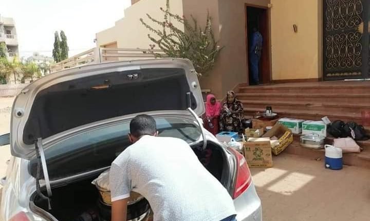 ابنة علي عثمان تكشف تفاصيل طرد اسرتها من منزلهم بقوة الشرطة ومتعلقات قوات نظامية متواجدة منذ اشهر