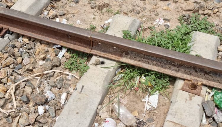 نجاة ركاب قطار من موت محقق شمال الخرطوم والنقل تكشف تفاصيل تخريب ونهب لخطوط السكة حديد وتهدد بعقوبات عاجلة نجاة ركاب قطار من موت محقق شمال الخرطوم والنقل تكشف تفاصيل تخريب ونهب لخطوط السكة حديد وتهدد بعقوبات عاجلة