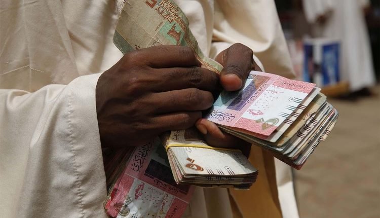 الجنيه السوداني يصعد للاستقرار الحذر أمام الدولار وبقية العملات الاجنبية ومخاوف من ارتفاع اسعار العقارات والذهب