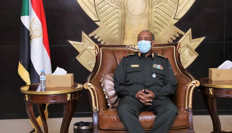 البرهان يصدر قرار بفك تجميد مواد في الوثيقة الدستورية .. تعرف عليها
