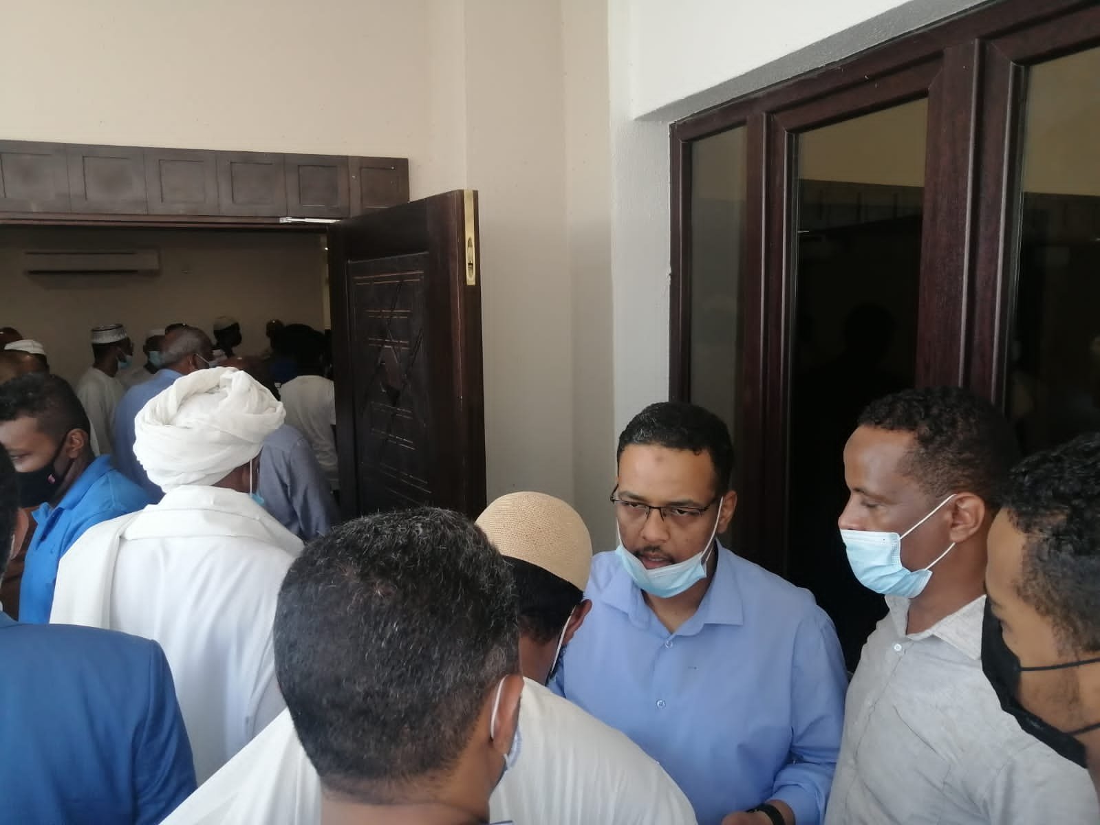 طائرة خاصة من امير قطر لنقل جثمان الشاعر (القدال) الى السودان.. وداع حزين من الجالية السودانية تحديد موعد الاقلاع التشييع(بالصور)