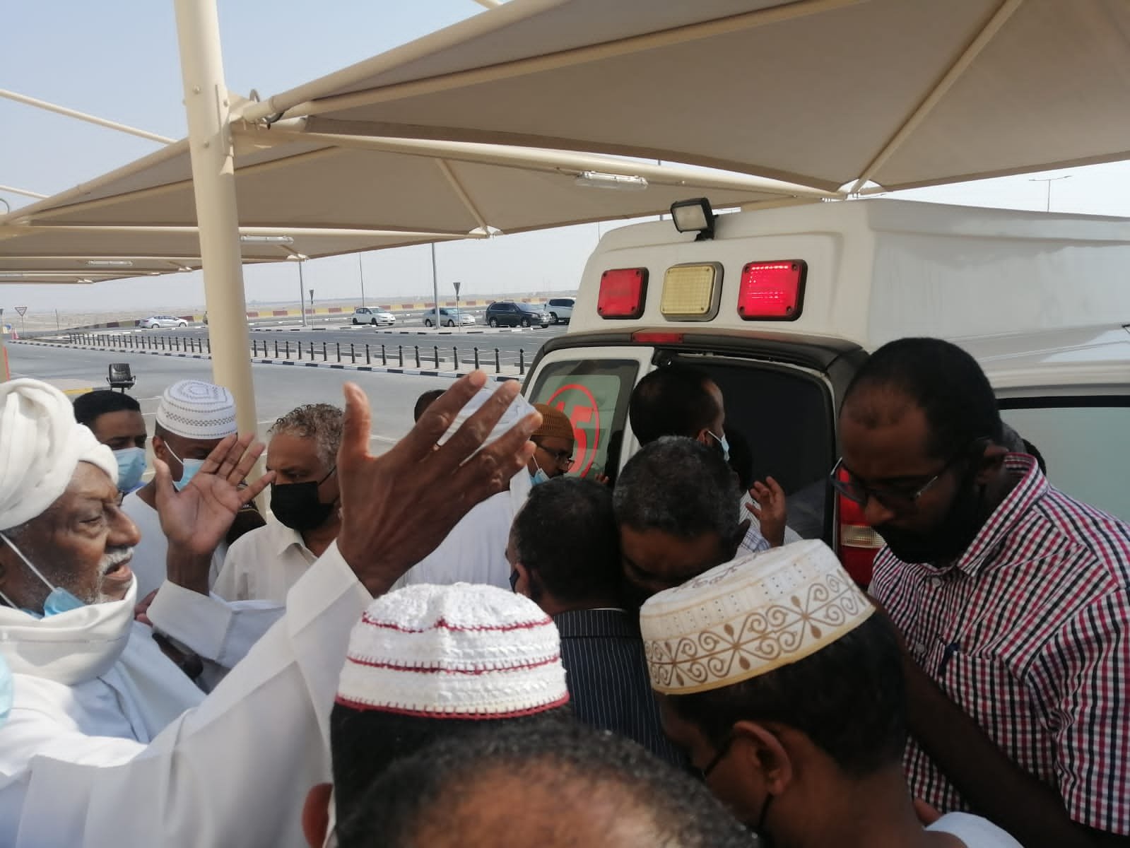 طائرة خاصة من امير قطر لنقل جثمان الشاعر (القدال) الى السودان.. وداع حزين من الجالية السودانية تحديد موعد الاقلاع التشييع(بالصور)