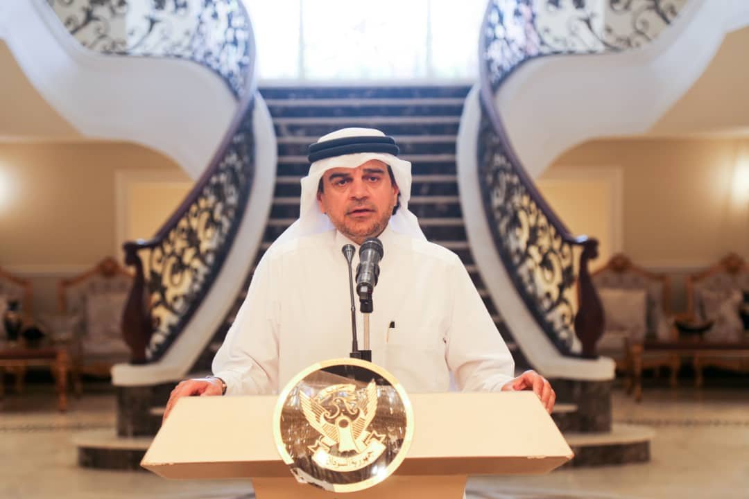 البرهان يلتقي مسؤولين في بنك قطر ومستثمرين وشركات لبحث الاستثمار في السودان