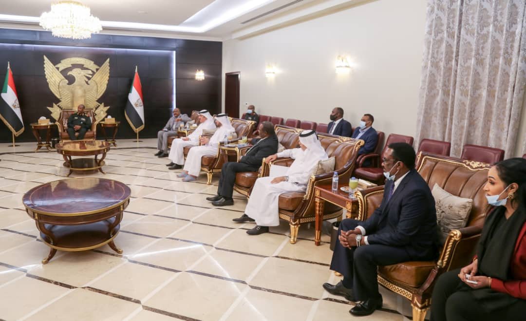 البرهان يلتقي مسؤولين في بنك قطر ومستثمرين وشركات لبحث الاستثمار في السودان البرهان يلتقي مسؤولين في بنك قطر ومستثمرين وشركات لبحث الاستثمار في السودان