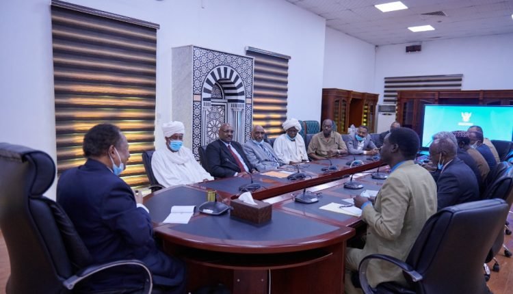 عاجل .. حمدوك يتسلم مذكرة تضمنت مقترحات بشأن الحرية والتغيير (التحالف الحاكم في السودان)