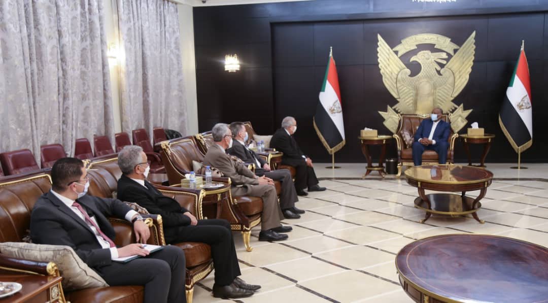 البرهان يدعو وفدا من الكونغرس ورجال أعمال للاستثمار في السودان و بناء شراكة مع امريكا وتعهدات من واشنطن بفرص عمل للطبقة الوسطى