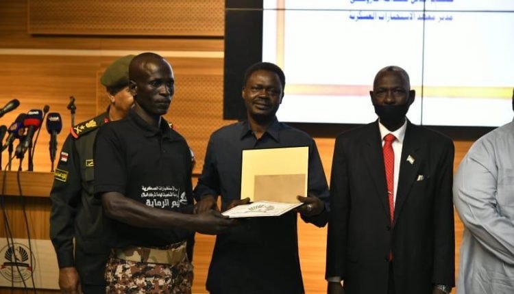 الاستخبارات تُخرّج حرس الشخصيات المهمة لـ”مناوي وعقار”