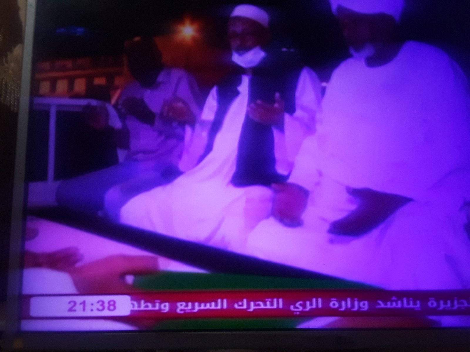 عاجل .. وصول طائرة جثمان (القدال) الى مطار الخرطوم وحمدوك في مقدمة مستقبليه (فيديو)