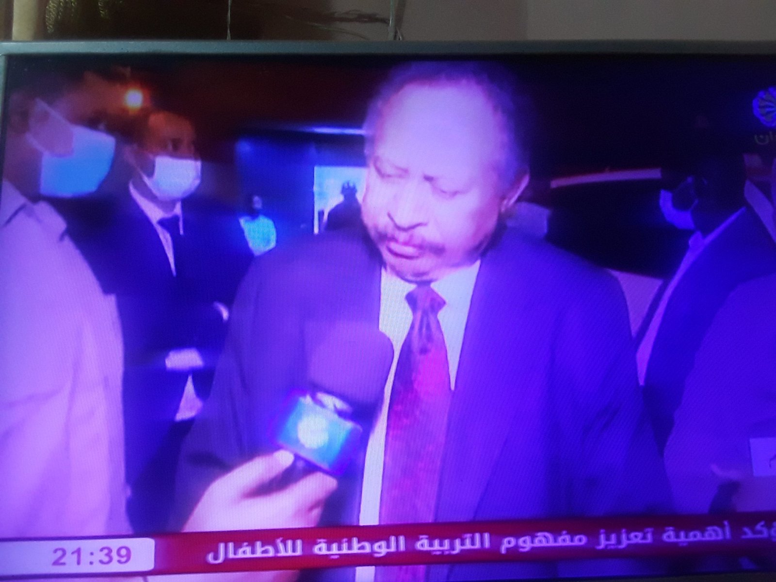 عاجل .. وصول طائرة جثمان (القدال) الى مطار الخرطوم وحمدوك في مقدمة مستقبليه (فيديو) عاجل .. وصول طائرة جثمان (القدال) الى مطار الخرطوم وحمدوك في مقدمة مستقبليه (فيديو)