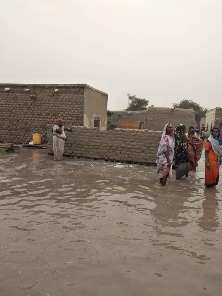 أمطار غزيرة تضرب الخرطوم والنيل يتجاوز الفيضان والسلطات في السودان تحذر المواطنين وتكشف مناسيب المياه (صور)