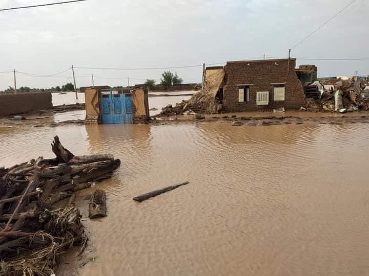 أمطار غزيرة تضرب الخرطوم والنيل يتجاوز الفيضان والسلطات في السودان تحذر المواطنين وتكشف مناسيب المياه (صور)