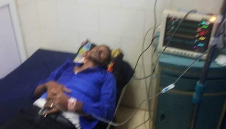 قوة نظامية من استخبارات الجيش تعتدي على صحفي ومستشار حمدوك الإعلامي وأمين  مجلس الصحافة والصحفيين يتجمهرون أمام  المستشفى