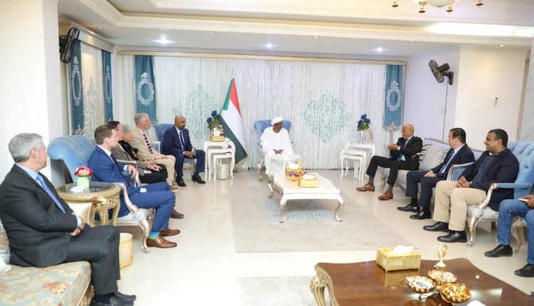 حميدتي يعلن لوفد أمريكي يضم أعضاء سابقين في الكونغرس ورجال أعمال التزامات مهمة