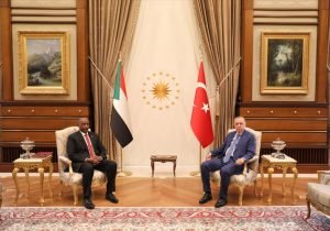 بالصور.. البرهان يصل تركيا ويعقد اجتماعاً مغلقاً مع أردوغان بالصور.. البرهان يصل تركيا ويعقد اجتماعاً مغلقاً مع أردوغان