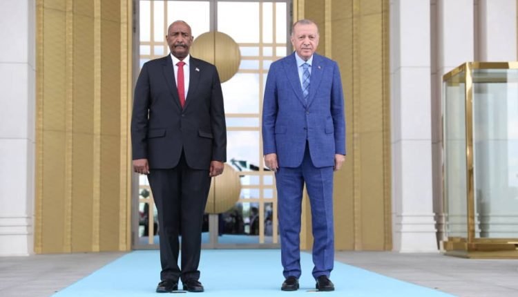 بالصور..  البرهان يصل تركيا ويعقد اجتماعاً مغلقاً مع أردوغان