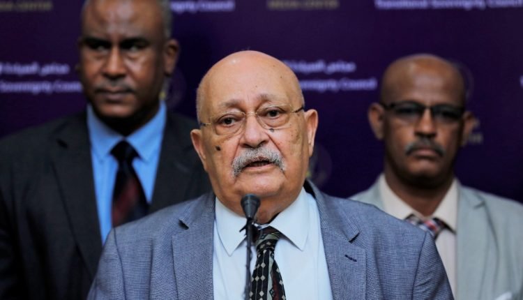 اتهامات متبادلة بين رئيس لجنة التحقيق في فض اعتصام القيادة والشيوعي